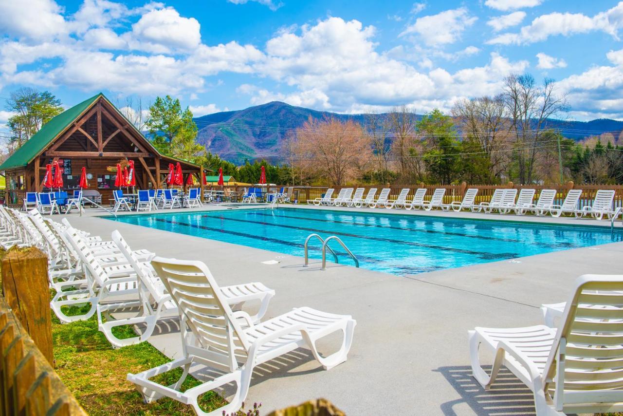 Tanasi Lodge - Reunions, Retreats, Weddings, Family Getaways سيفيرفيل المظهر الخارجي الصورة