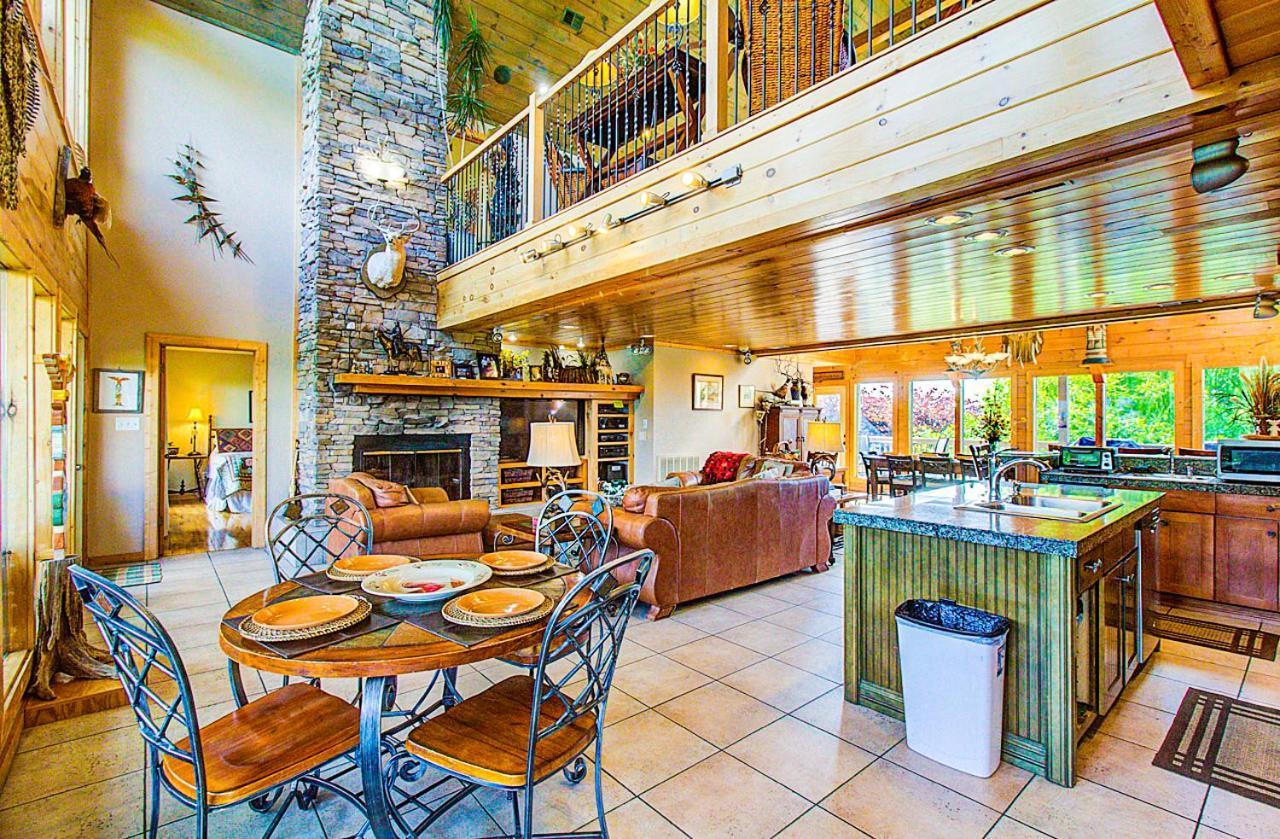 Tanasi Lodge - Reunions, Retreats, Weddings, Family Getaways سيفيرفيل المظهر الخارجي الصورة