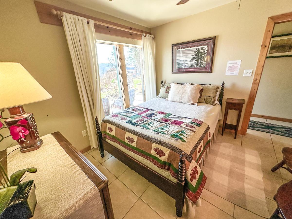 Tanasi Lodge - Reunions, Retreats, Weddings, Family Getaways سيفيرفيل المظهر الخارجي الصورة