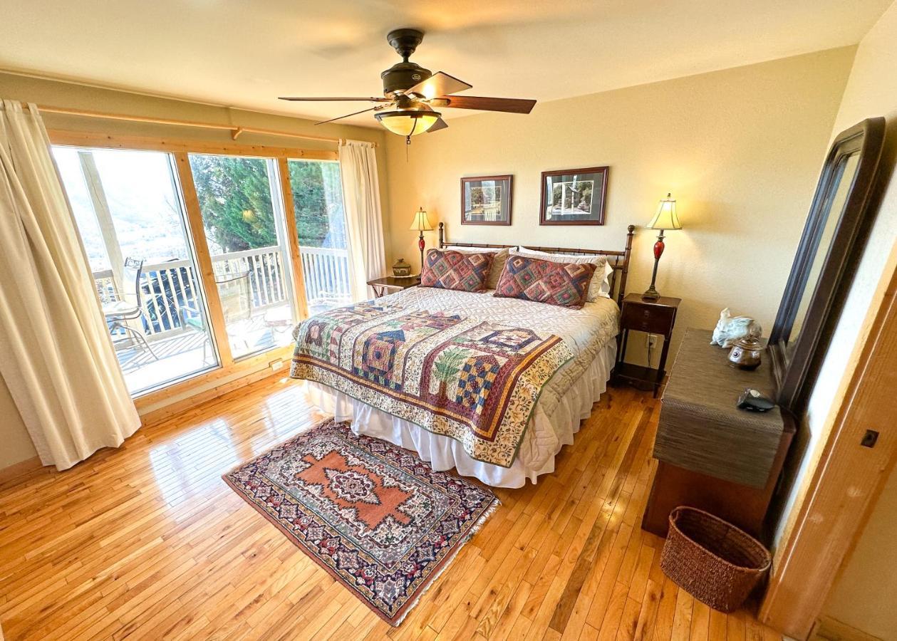 Tanasi Lodge - Reunions, Retreats, Weddings, Family Getaways سيفيرفيل المظهر الخارجي الصورة